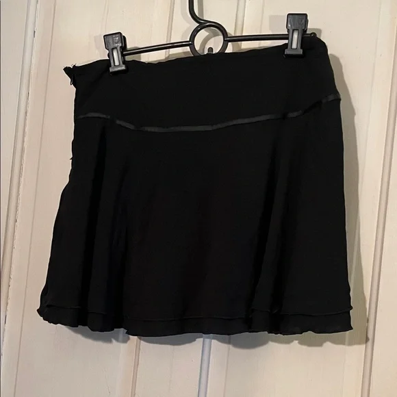 Elegant Black Skirt - Picture 5 of 6